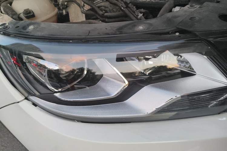Used Volkswagen Tiguan 2016 280TSI Automatic Two-Wheel-Drive Silk Road Style Edition Right Front Headlight