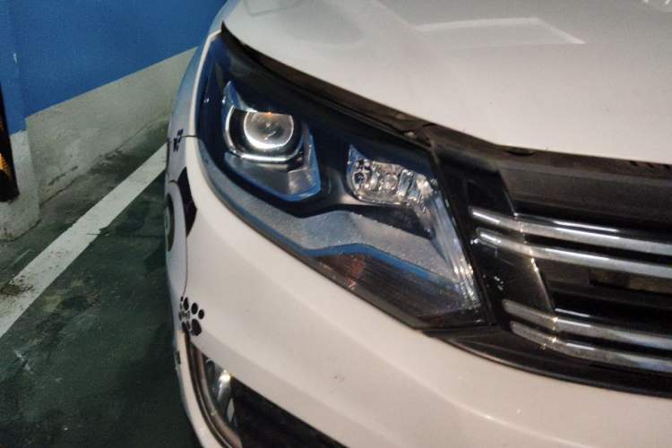Used Volkswagen Tiguan 2016 300TSI Automatic All-Wheel Drive Fashion Vision Edition Right Front Headlight