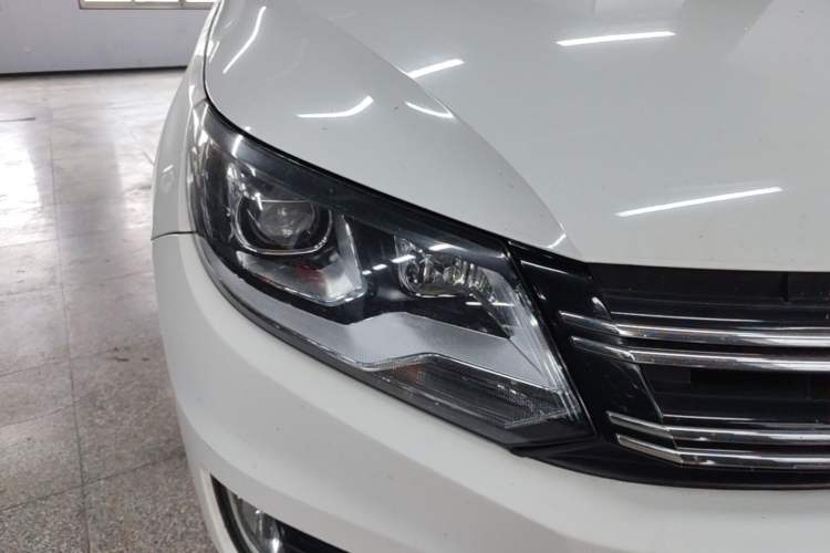 Used Volkswagen Tiguan 2016 280TSI Automatic Two-Wheel Drive Silk Road Comfort Edition Right Front Headlight