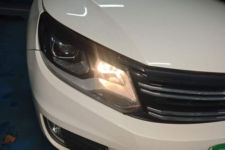 Used Volkswagen Tiguan 2016 280TSI Automatic Two-Wheel Drive Silk Road Comfort Edition Right Front Headlight