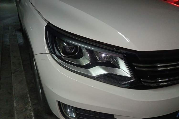 Used Volkswagen Tiguan 2016 280TSI Automatic Two-Wheel Drive Silk Road Comfort Edition Right Front Headlight