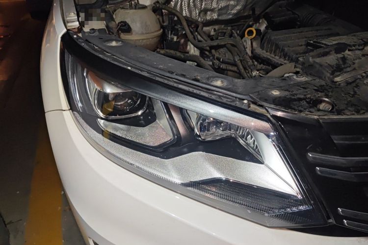 Used Volkswagen Tiguan 2016 280TSI Automatic Two-Wheel-Drive Silk Road Style Edition Right Front Headlight