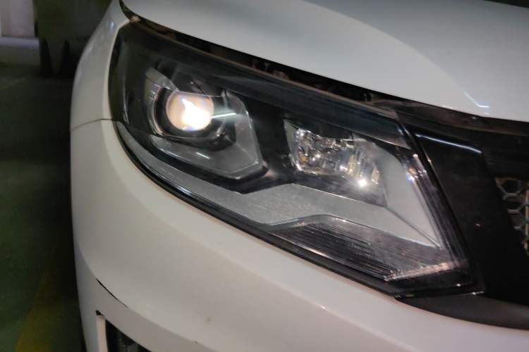 Used Volkswagen Tiguan 2016 280TSI Automatic Two-Wheel-Drive Silk Road Style Edition Right Front Headlight