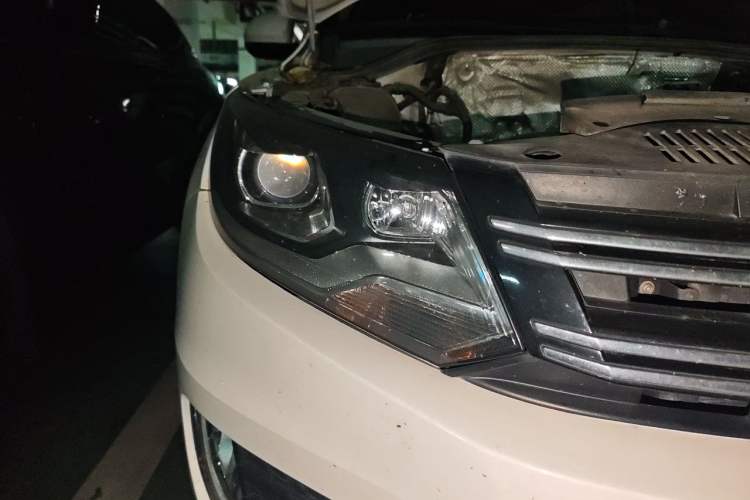 Used Volkswagen Tiguan 2016 300TSI Automatic All-Wheel Drive Luxury Edition Right Front Headlight
