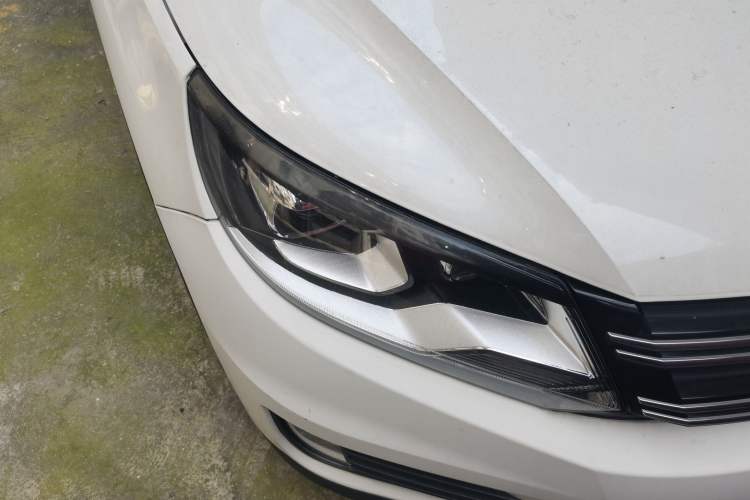 Used Volkswagen Tiguan 2016 300TSI Automatic Two-Wheel Drive Trend Edition Right Front Headlight
