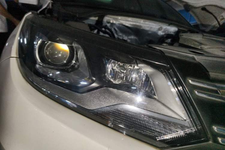 Used Volkswagen Tiguan 2016 300TSI Automatic Two-Wheel Drive Luxury Edition Right Front Headlight