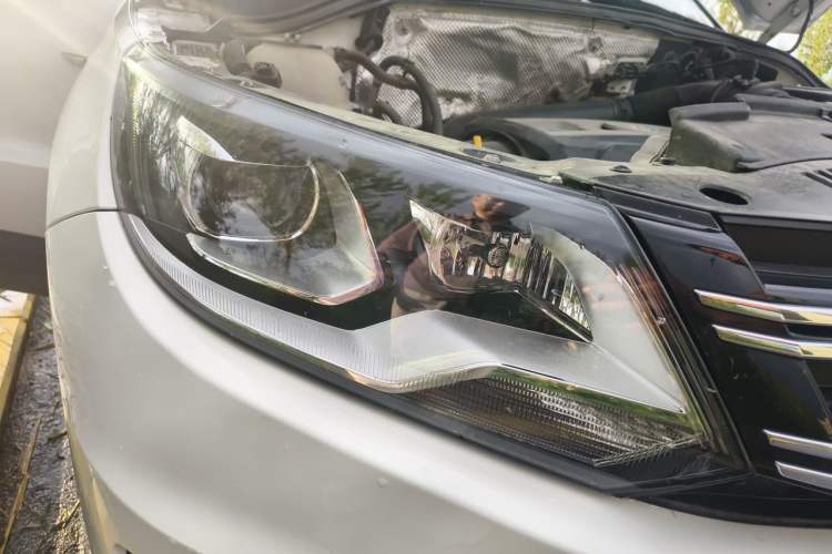 Used Volkswagen Tiguan 2016 300TSI Automatic All-Wheel Drive Fashion Vision Edition Right Front Headlight