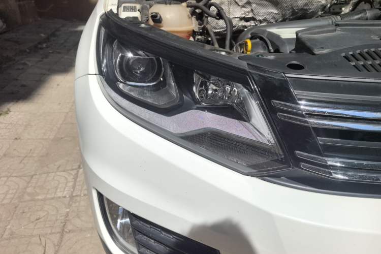 Used Volkswagen Tiguan 2016 300TSI Automatic Two-Wheel Drive Trend Edition Right Front Headlight