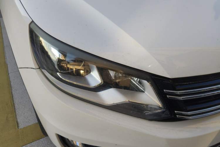 Used Volkswagen Tiguan 2016 300TSI Automatic Two-Wheel Drive Comfort Edition Right Front Headlight