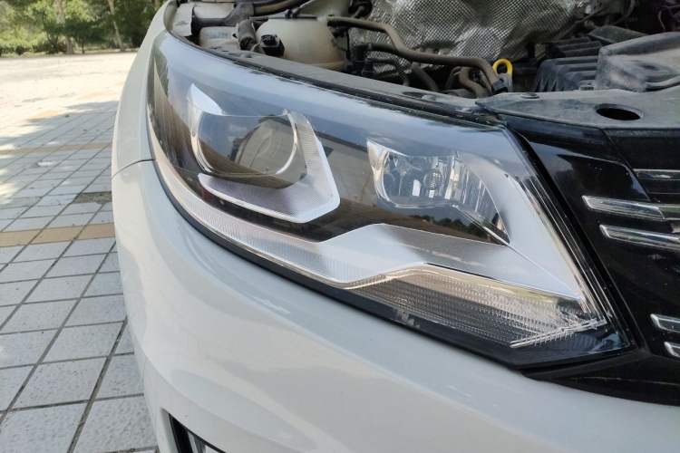 Used Volkswagen Tiguan 2016 280TSI Automatic Two-Wheel-Drive Silk Road Style Edition Right Front Headlight