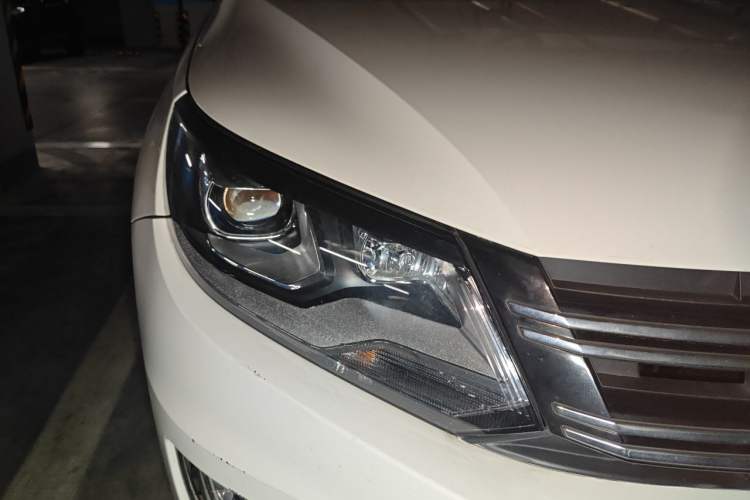 Used Volkswagen Tiguan 2016 280TSI Automatic Two-Wheel-Drive Silk Road Style Edition Right Front Headlight