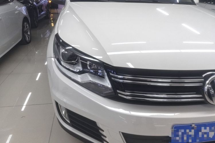 Used Volkswagen Tiguan 2016 300TSI Automatic All-Wheel Drive Fashion Vision Edition Right Front Headlight