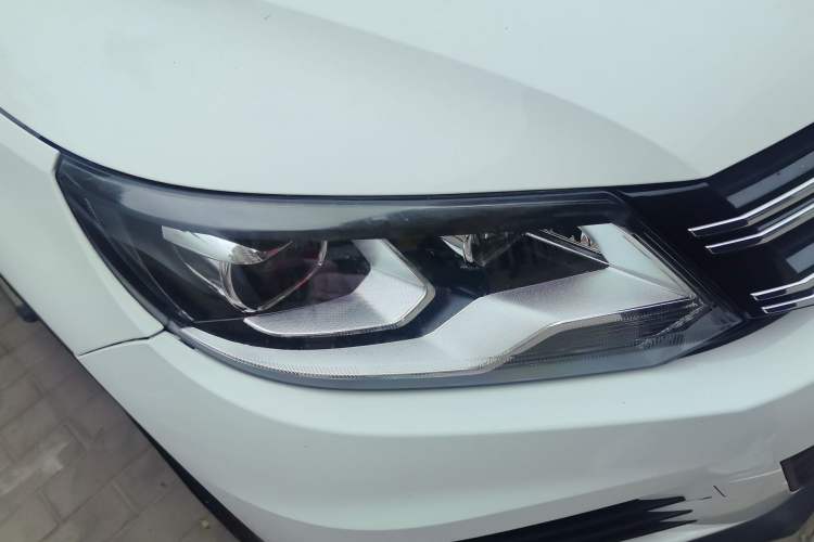 Used Volkswagen Tiguan 2016 280TSI Automatic Two-Wheel-Drive Silk Road Style Edition Right Front Headlight