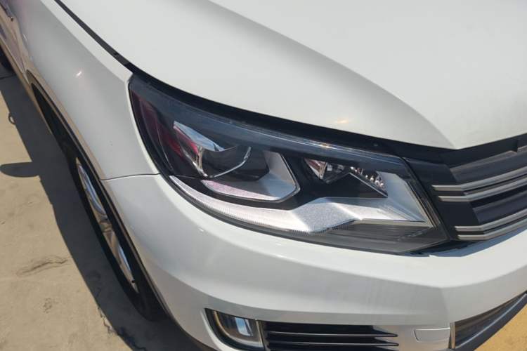 Used Volkswagen Tiguan 2016 300TSI Automatic All-Wheel Drive Fashion Vision Edition Right Front Headlight