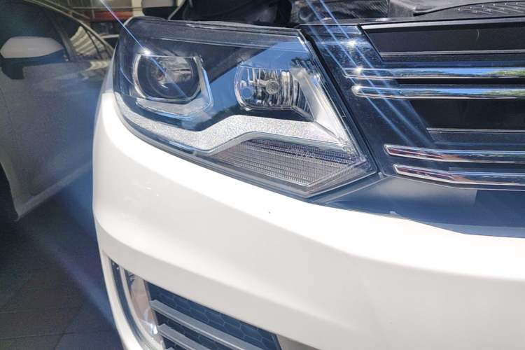 Used Volkswagen Tiguan 2016 300TSI Automatic Two-Wheel Drive Luxury Edition Right Front Headlight