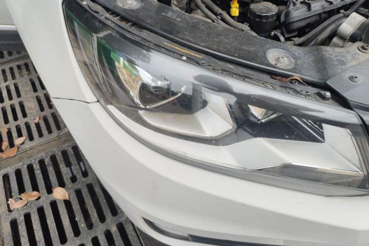 Used Volkswagen Tiguan 2016 300TSI Automatic Two-Wheel Drive Luxury Edition Right Front Headlight