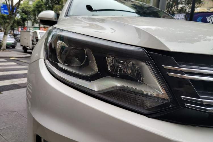 Used Volkswagen Tiguan 2016 300TSI Automatic Two-Wheel Drive Comfort Edition Right Front Headlight