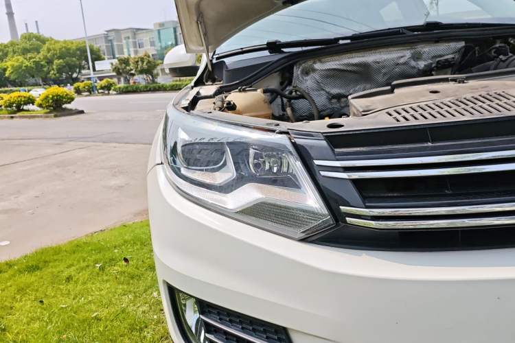 Used Volkswagen Tiguan 2016 300TSI Automatic All-Wheel Drive Luxury Edition Right Front Headlight