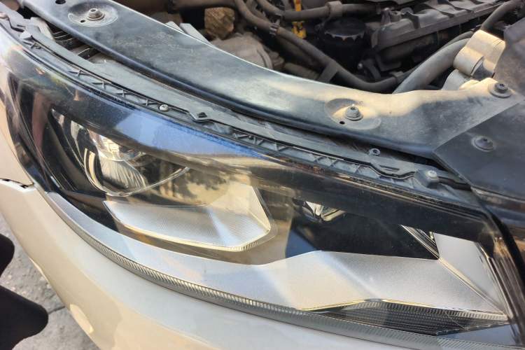 Used Volkswagen Tiguan 2016 300TSI Automatic All-Wheel Drive Fashion Vision Edition Right Front Headlight