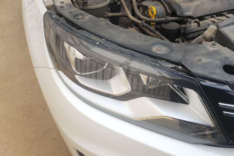 Used Volkswagen Tiguan 2016 300TSI Automatic Two-Wheel Drive Trend Edition Right Front Headlight