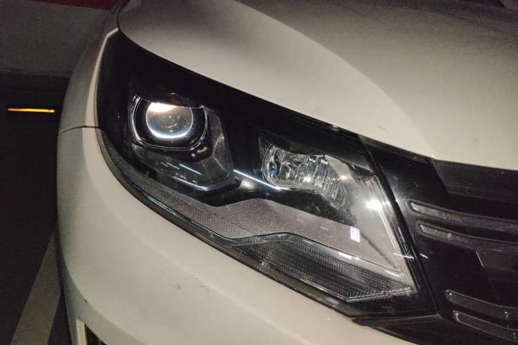 Used Volkswagen Tiguan 2016 280TSI Automatic Two-Wheel Drive Silk Road Comfort Edition Right Front Headlight