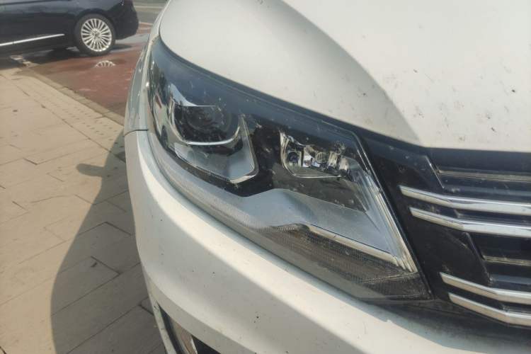Used Volkswagen Tiguan 2016 300TSI Automatic All-Wheel Drive Fashion Vision Edition Right Front Headlight