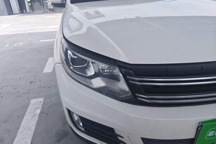 Used Volkswagen Tiguan 2016 300TSI Automatic Two-Wheel Drive Trend Edition Right Front Headlight