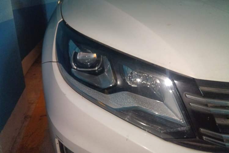 Used Volkswagen Tiguan 2016 300TSI Automatic Two-Wheel Drive Luxury Edition Right Front Headlight