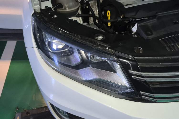 Used Volkswagen Tiguan 2016 300TSI Automatic Two-Wheel Drive Comfort Edition Right Front Headlight