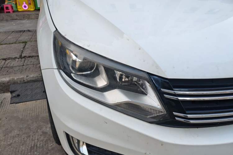 Used Volkswagen Tiguan 2016 300TSI Automatic Two-Wheel Drive Trend Edition Right Front Headlight