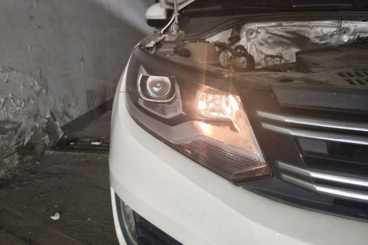 Used Volkswagen Tiguan 2016 300TSI Automatic Two-Wheel Drive Trend Edition Right Front Headlight