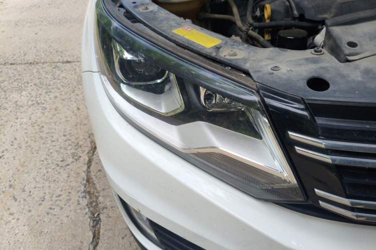 Used Volkswagen Tiguan 2016 300TSI Automatic All-Wheel Drive Fashion Vision Edition Right Front Headlight