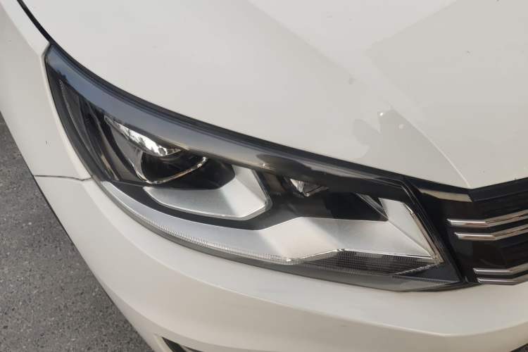 Used Volkswagen Tiguan 2016 280TSI Automatic Two-Wheel-Drive Silk Road Style Edition Right Front Headlight