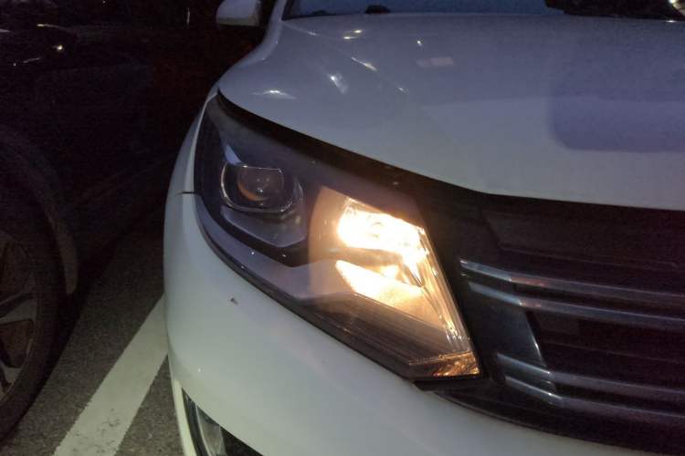 Used Volkswagen Tiguan 2016 280TSI Automatic Two-Wheel Drive Silk Road Comfort Edition Right Front Headlight