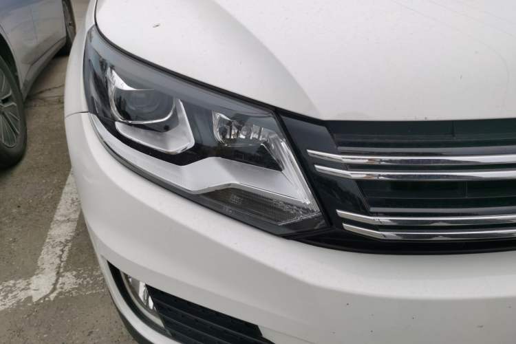 Used Volkswagen Tiguan 2016 280TSI Automatic Two-Wheel Drive Silk Road Comfort Edition Right Front Headlight
