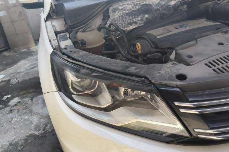 Used Volkswagen Tiguan 2016 300TSI Manual Two-Wheel Drive Trend Edition Right Front Headlight