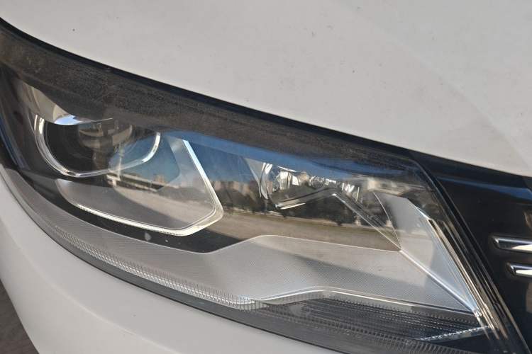 Used Volkswagen Tiguan 2016 300TSI Automatic Two-Wheel Drive Trend Edition Right Front Headlight