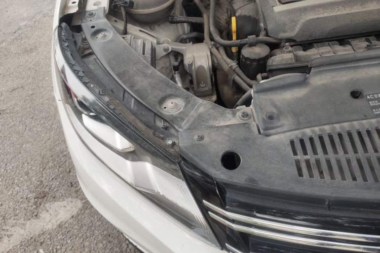 Used Volkswagen Tiguan 2016 300TSI Automatic All-Wheel Drive Luxury Edition Right Front Headlight
