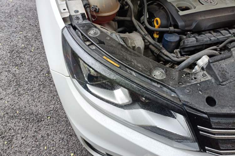 Used Volkswagen Tiguan 2016 300TSI Automatic All-Wheel Drive Luxury Edition Right Front Headlight