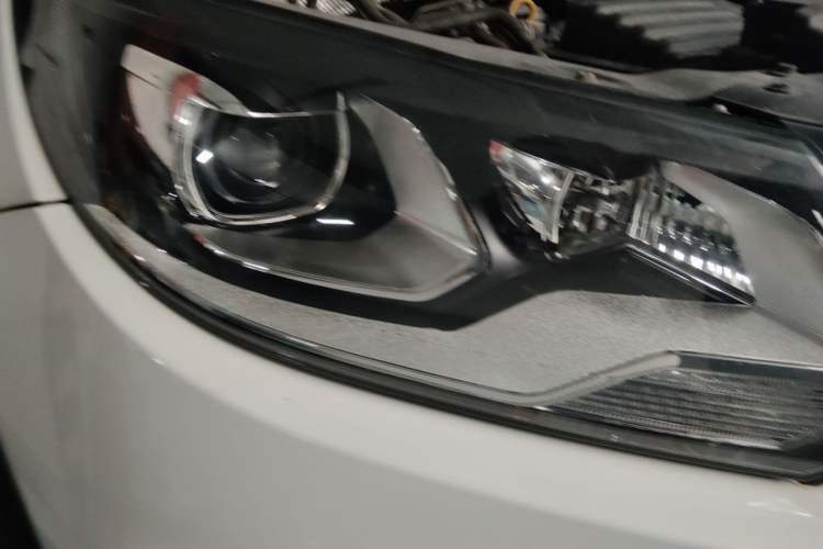 Used Volkswagen Tiguan 2016 280TSI Automatic Two-Wheel Drive Silk Road Comfort Edition Right Front Headlight