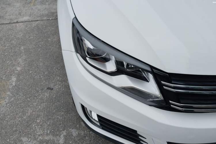 Used Volkswagen Tiguan 2016 300TSI Automatic Two-Wheel Drive Trend Edition Right Front Headlight