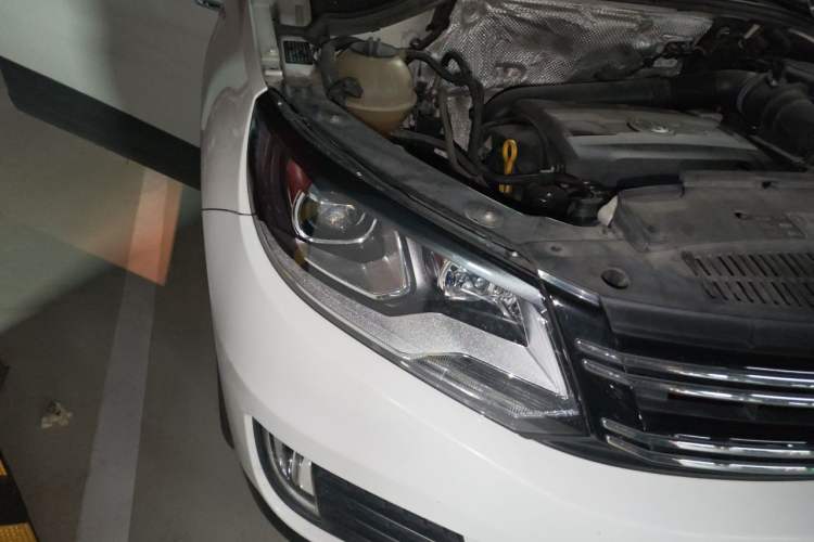 Used Volkswagen Tiguan 2016 300TSI Automatic All-Wheel Drive Fashion Vision Edition Right Front Headlight