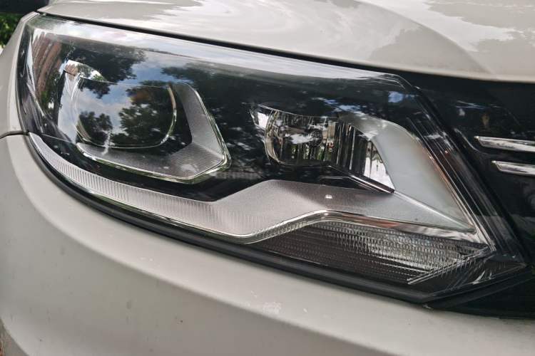 Used Volkswagen Tiguan 2016 280TSI Automatic Two-Wheel-Drive Silk Road Style Edition Right Front Headlight