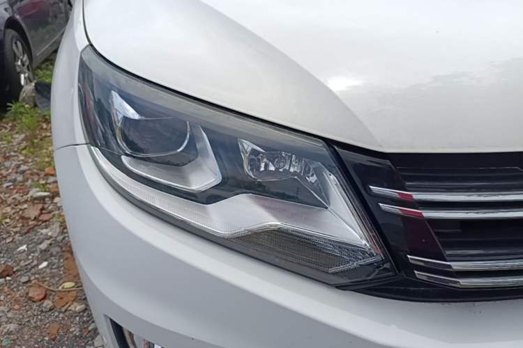 Used Volkswagen Tiguan 2016 280TSI Automatic Two-Wheel-Drive Silk Road Style Edition Right Front Headlight