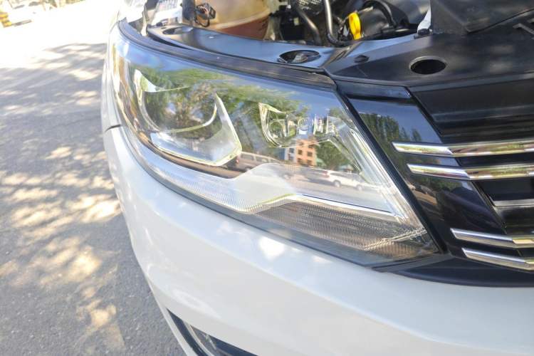 Used Volkswagen Tiguan 2016 300TSI Automatic All-Wheel Drive Fashion Vision Edition Right Front Headlight