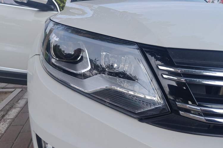 Used Volkswagen Tiguan 2016 300TSI Automatic Two-Wheel Drive Luxury Edition Right Front Headlight