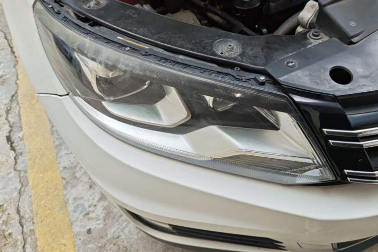 Used Volkswagen Tiguan 2016 300TSI Automatic Two-Wheel Drive Trend Edition Right Front Headlight
