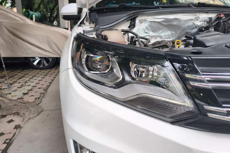 Used Volkswagen Tiguan 2016 280TSI Automatic Two-Wheel Drive Silk Road Comfort Edition Right Front Headlight
