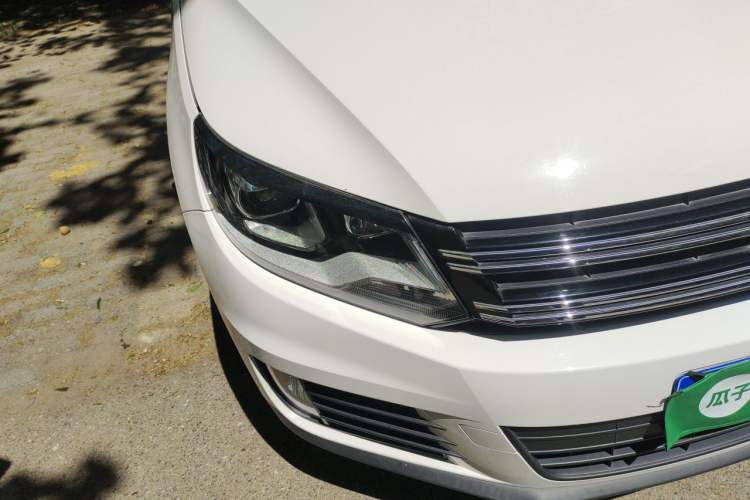 Used Volkswagen Tiguan 2016 300TSI Automatic Two-Wheel Drive Trend Edition Right Front Headlight