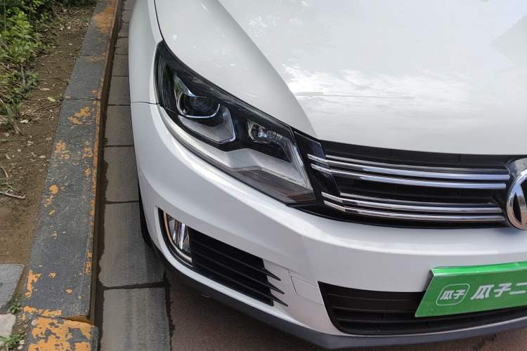 Used Volkswagen Tiguan 2016 300TSI Automatic Two-Wheel Drive Trend Edition Right Front Headlight